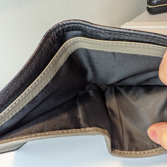 Coach Dark Brown Pebbled Leather Wallet With Binding Details - Picture 4 of 4